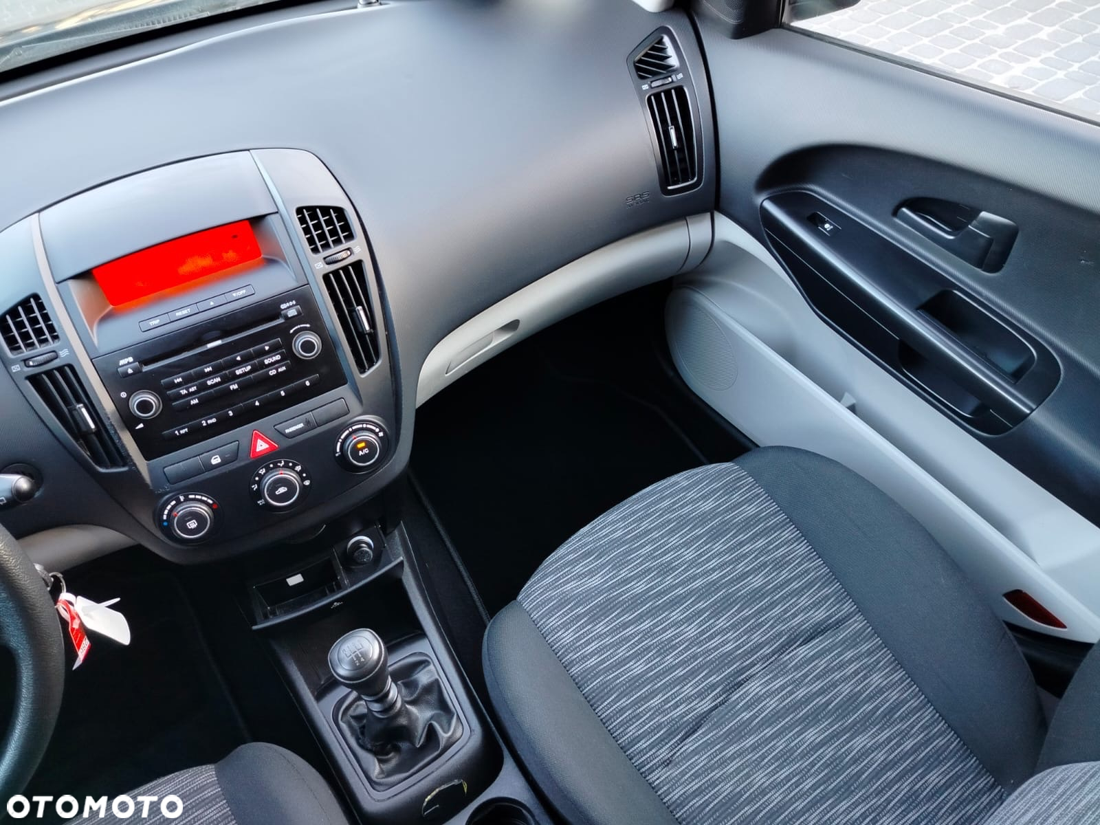Kia Ceed 1.4 CVVT Attract - 24