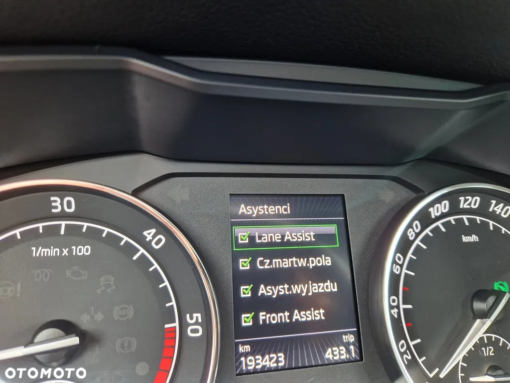 Skoda Superb Combi 2.0 TDI DSG Premium Edition - 28