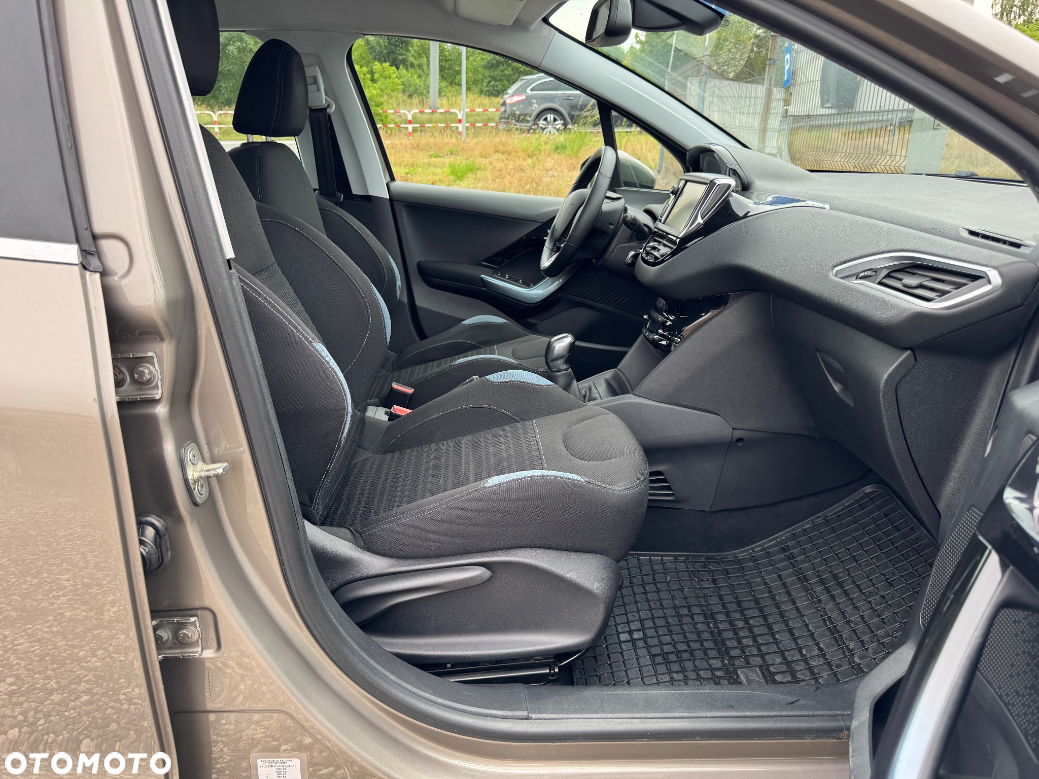 Peugeot 208 - 22