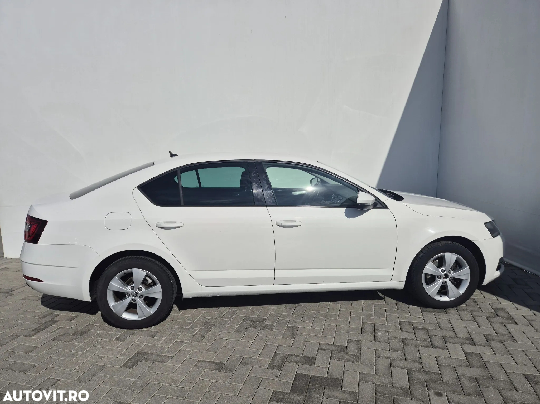 Skoda Octavia 2.0 TDI DSG Style - 6