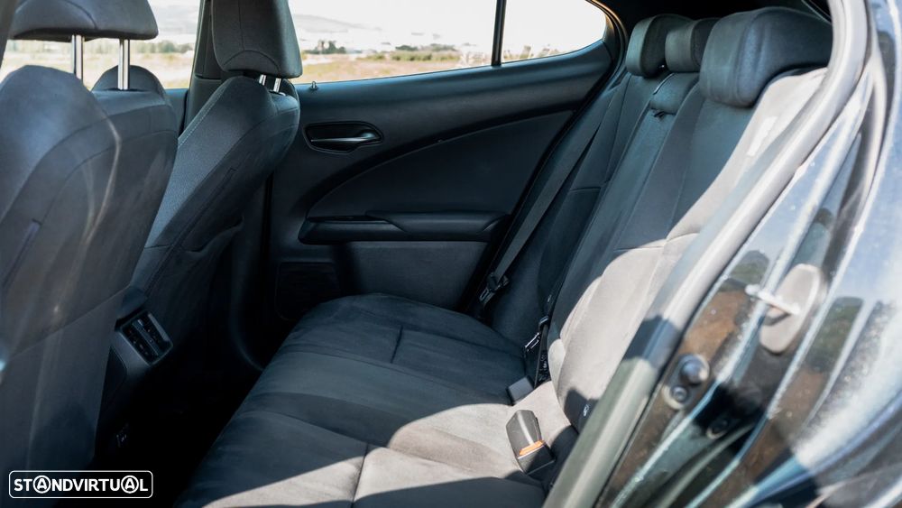 Lexus UX 250h Business - 8