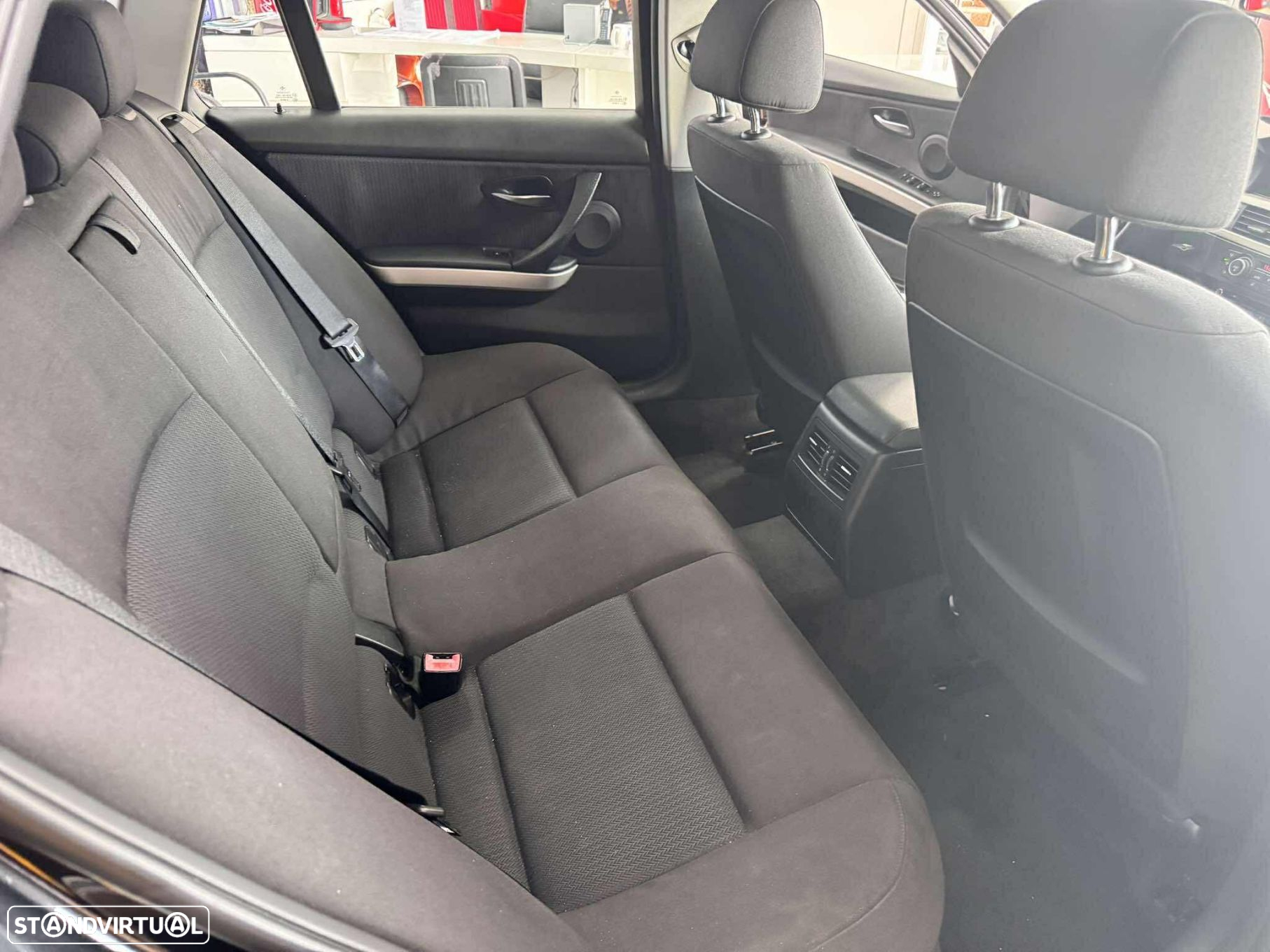 BMW 318 d Touring - 9