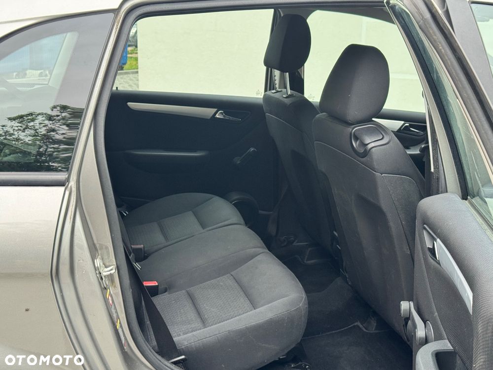 Mercedes-Benz Klasa B 180 CDI Autotronic - 37