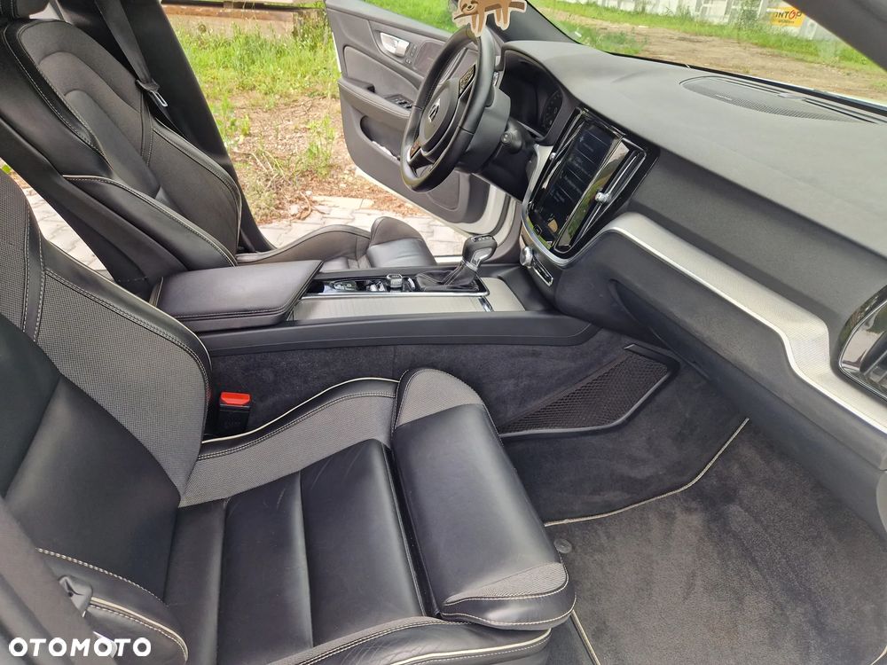 Volvo V60 T6 AWD R-Design - 27