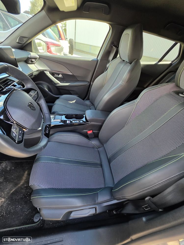 Peugeot 2008 PureTech 130 EAT8 GT - 5