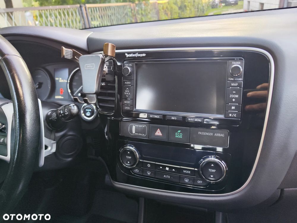 Mitsubishi Outlander - 25