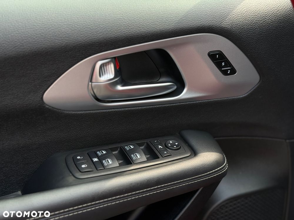 Chrysler Pacifica - 14