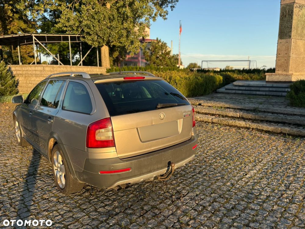 Skoda Octavia Scout 2.0 TDI DPF - 5