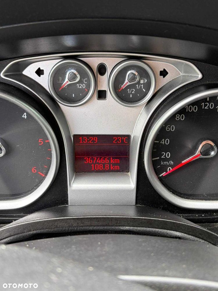 Ford Kuga - 8