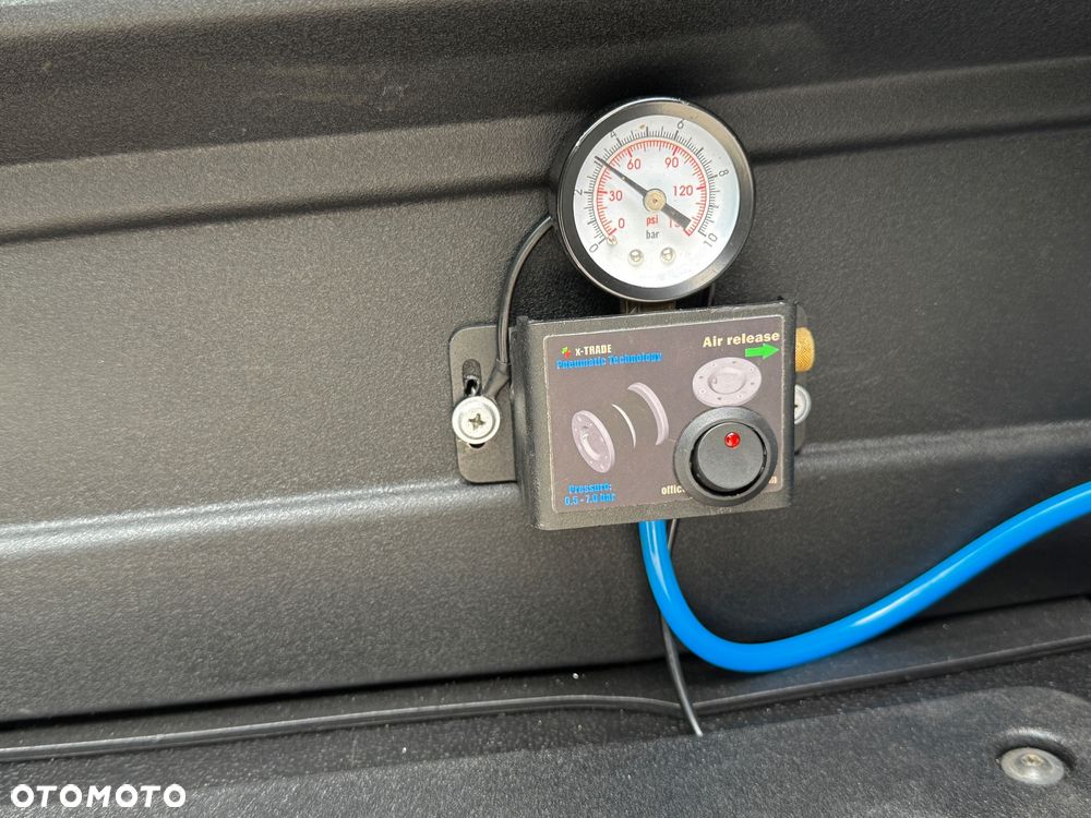 Iveco Daily‼️35/50C18‼️3.0 HI-MATIC Chłodnia/Mroźnia zakres -29C/+20C Grzanie Carrier XARIOS 500 Grube Ściany/Podłoga Przegroda komorowa‼️ na bliźniaku Poduszki Pneumatyczne DMC3500kg Zewnętrzne źródło zasilania 400V - 33