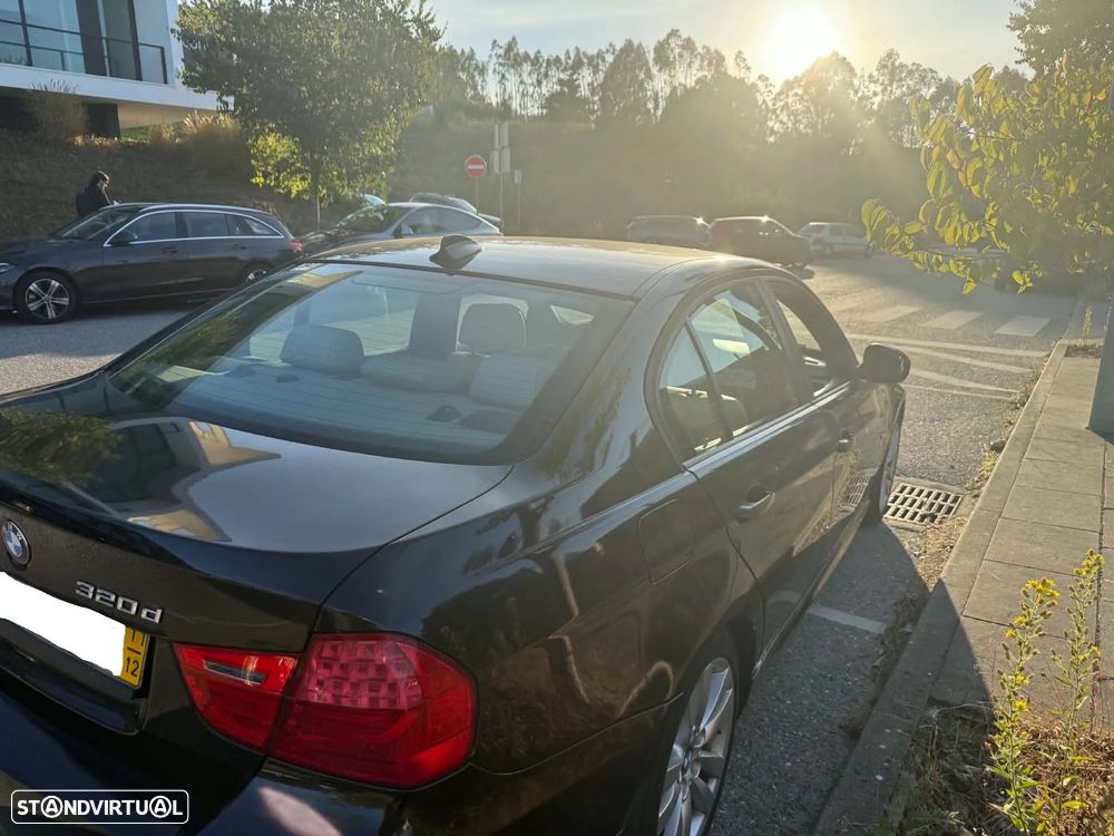 BMW 320 d Pack M - 16