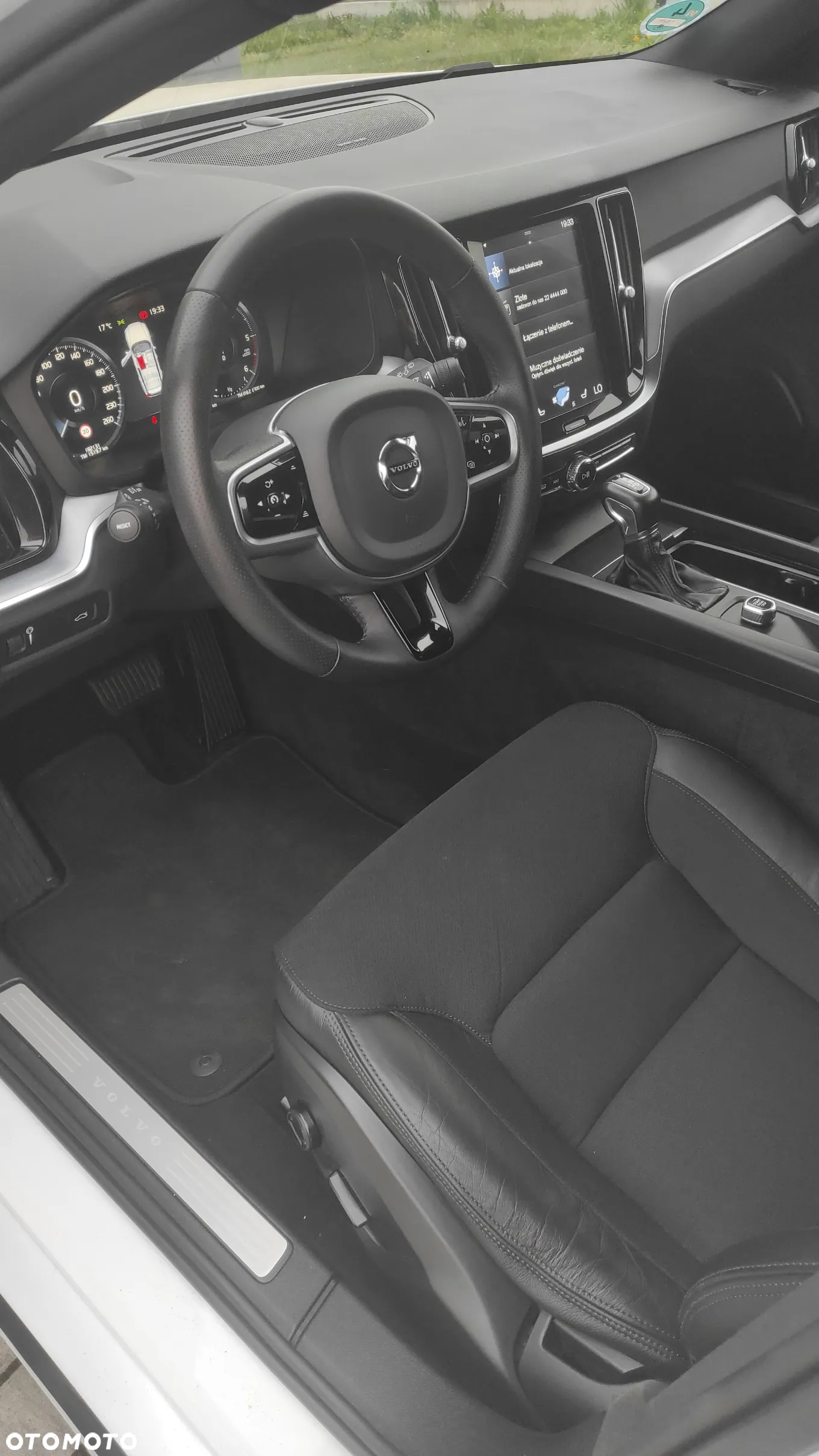 Volvo V60 D4 AWD Geartronic Momentum Pro - 33