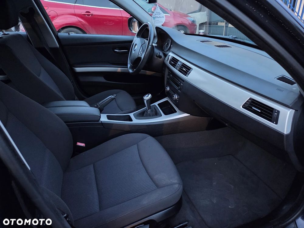 BMW Seria 3 320i - 9