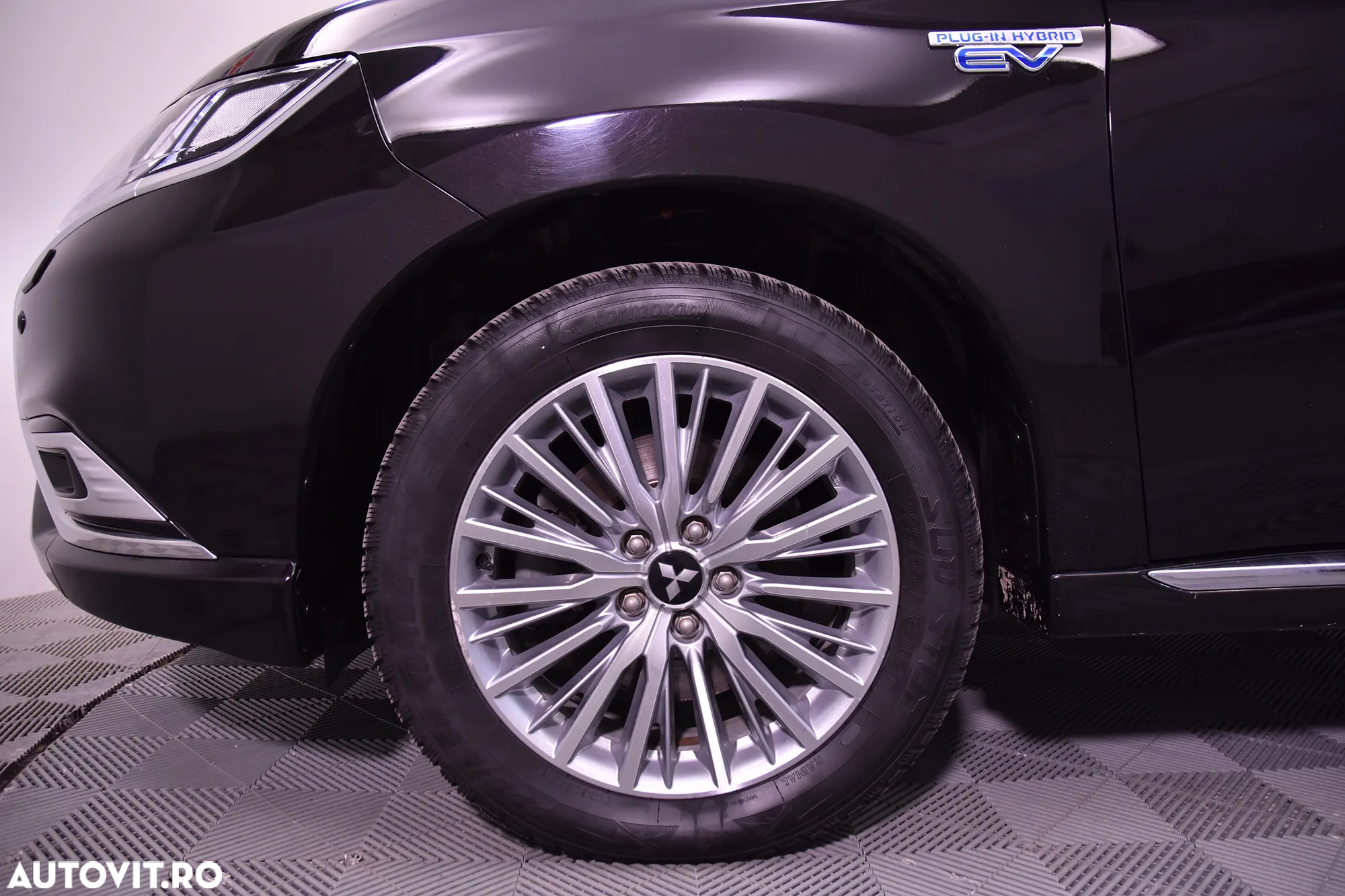 Mitsubishi Outlander - 13