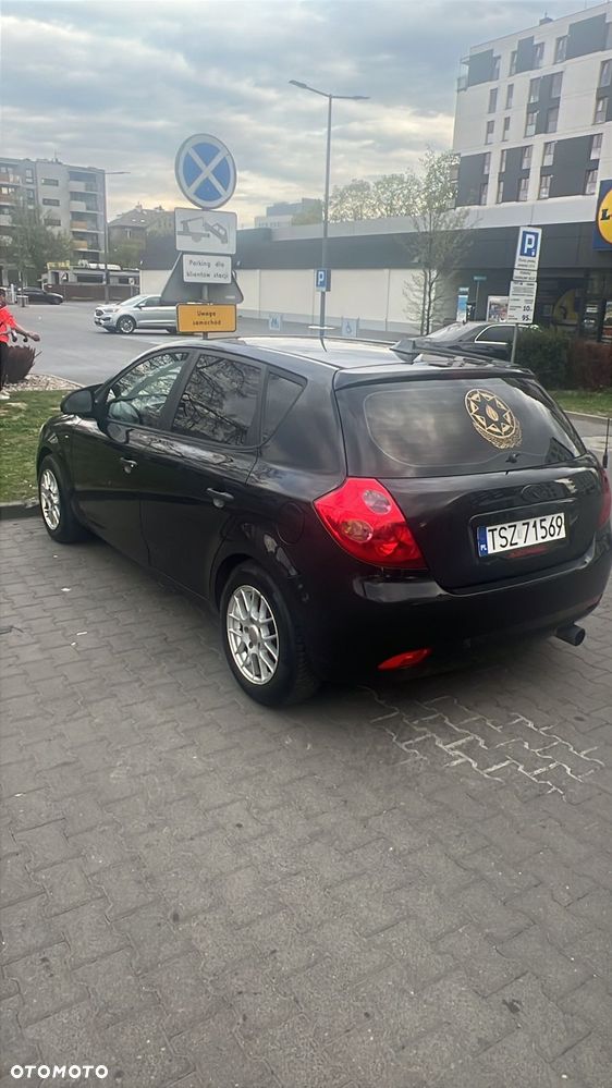 Kia Ceed - 4