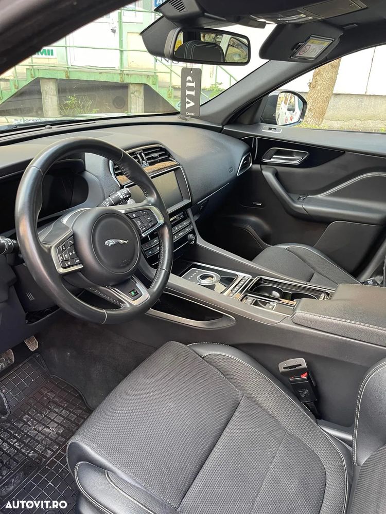 Jaguar F-Pace - 5