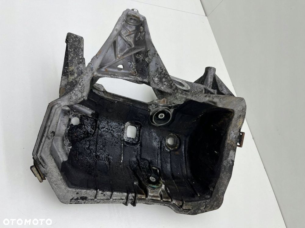BMW X1 U11 UCHWYT MOCOWANIE KOMPRESORA KLIMATYZACJI 5A205E8 - 5