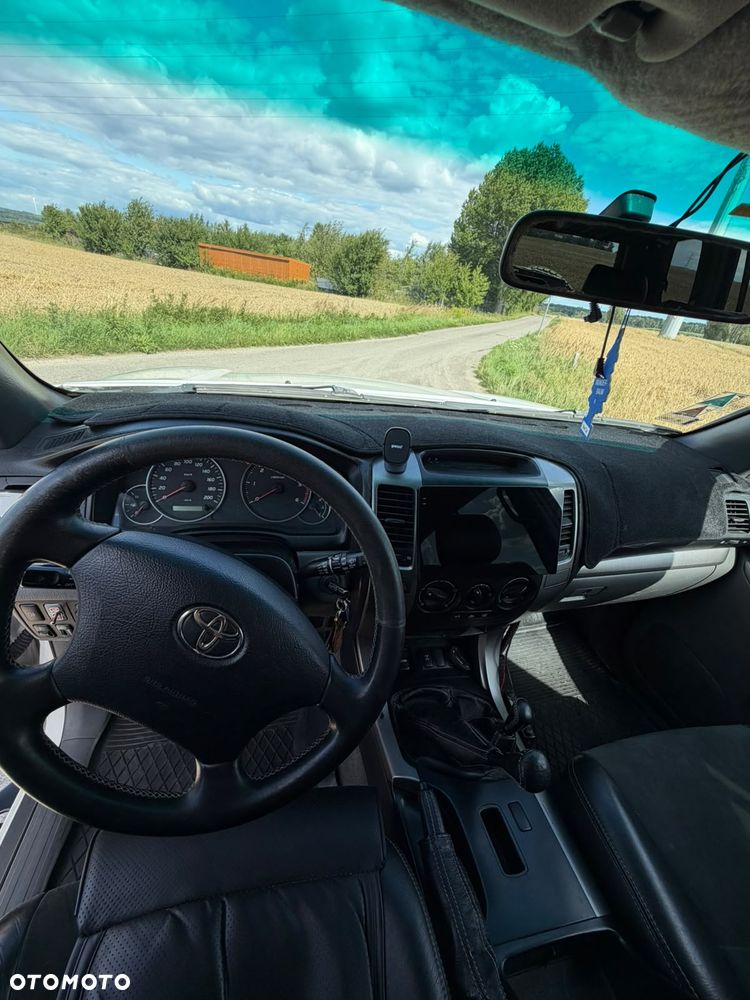 Toyota Land Cruiser - 33