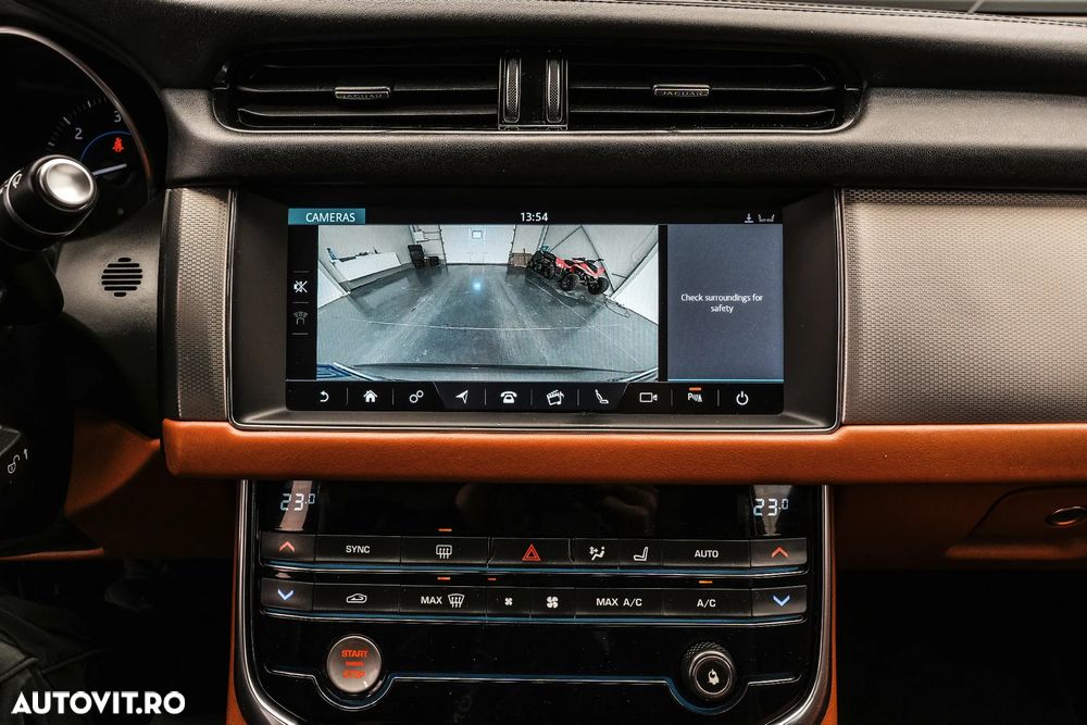 Jaguar XF 20d RWD Portfolio - 20