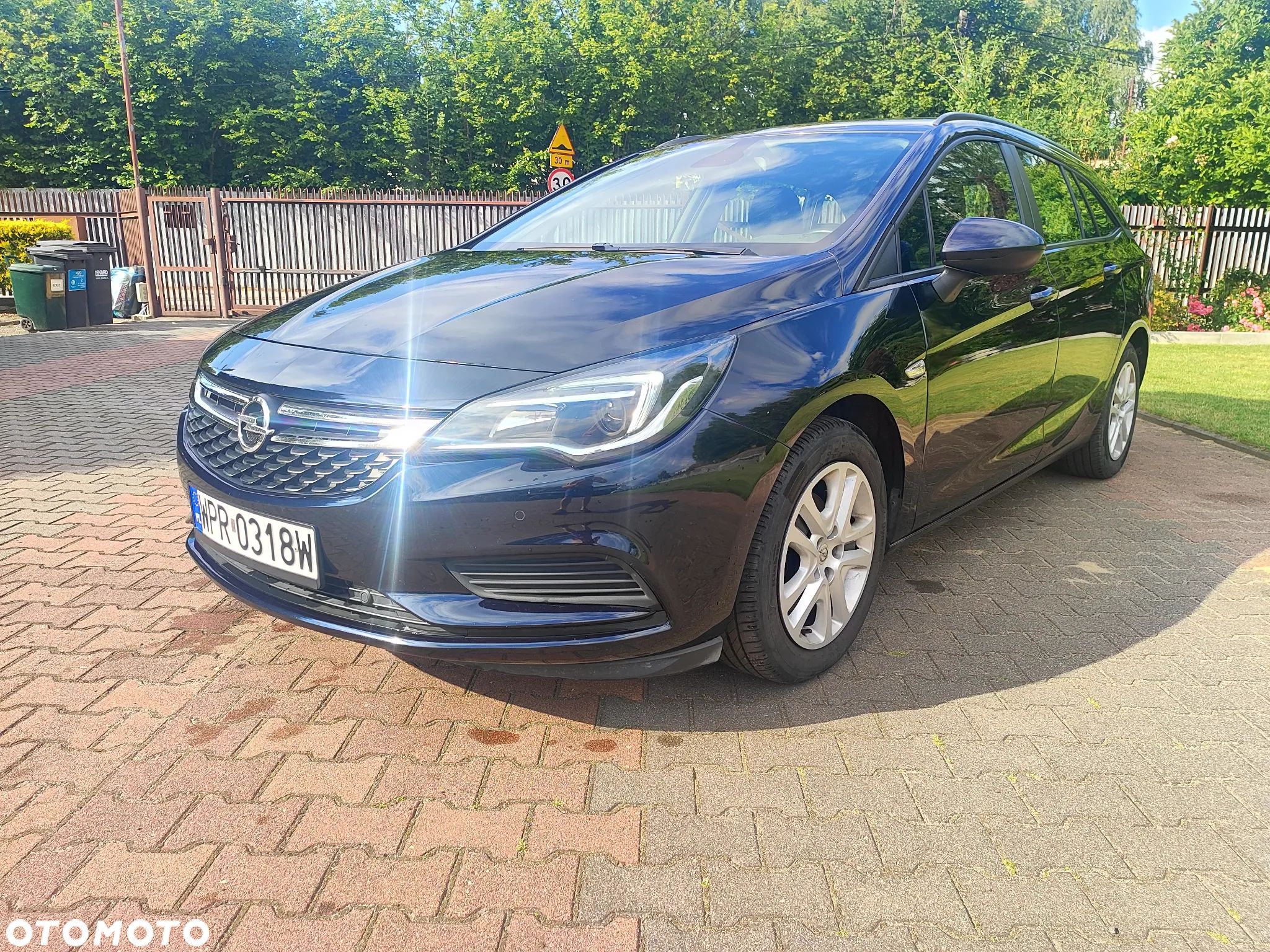 Opel Astra IV 1.6 CDTI Enjoy - 1