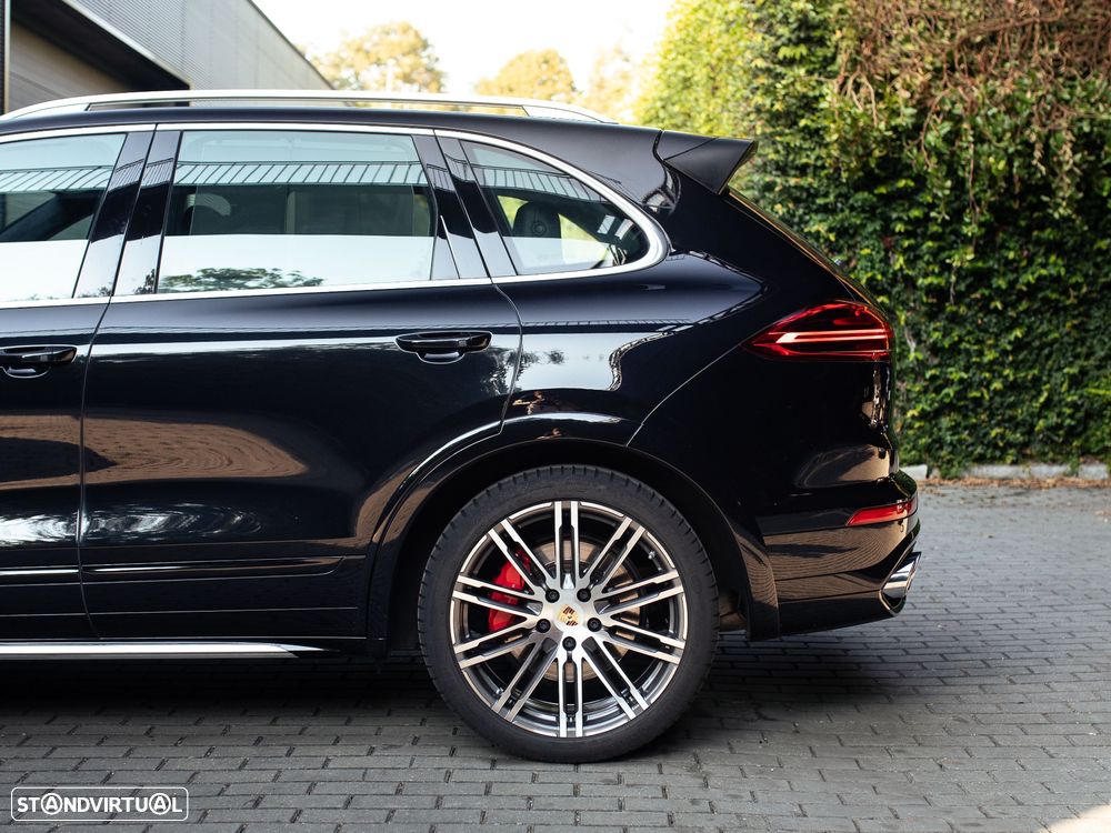Porsche Cayenne Turbo Tiptronic S - 15