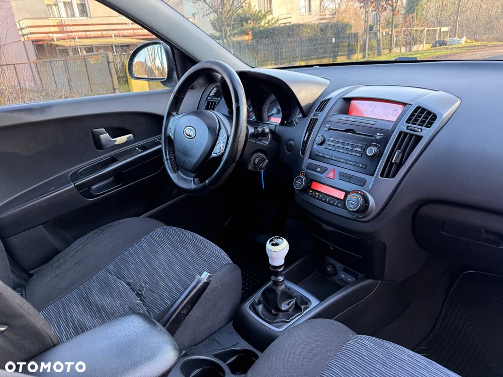 Kia Ceed 1.6 CRDi 90 Vision - 25