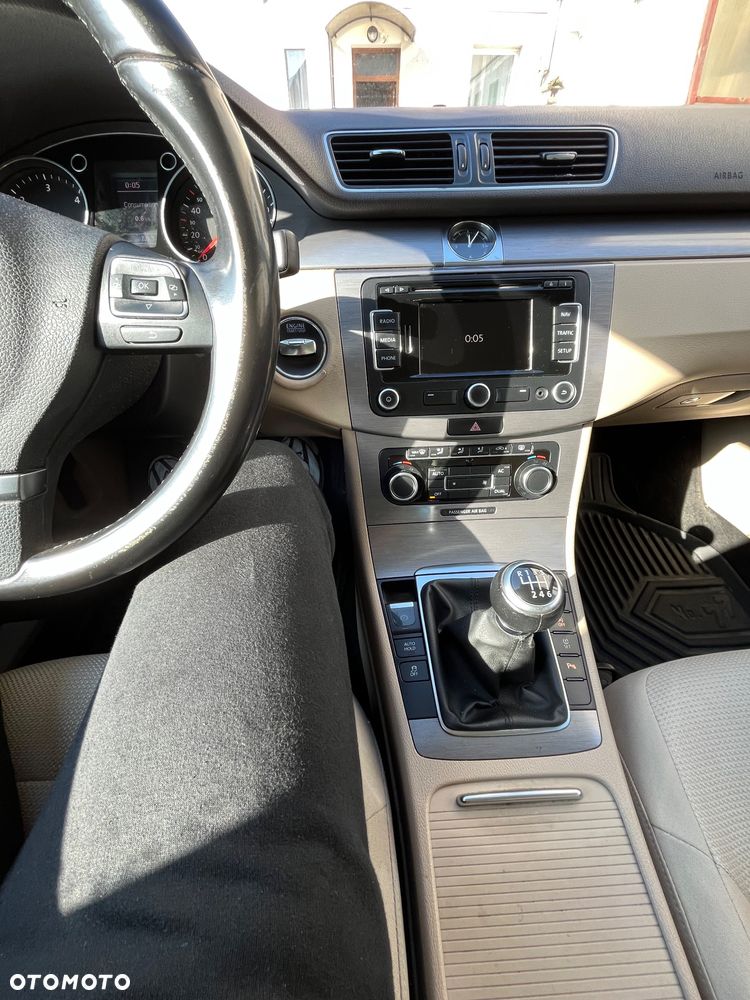 Volkswagen Passat 1.6 TDI DPF BlueMot Comfortline - 10