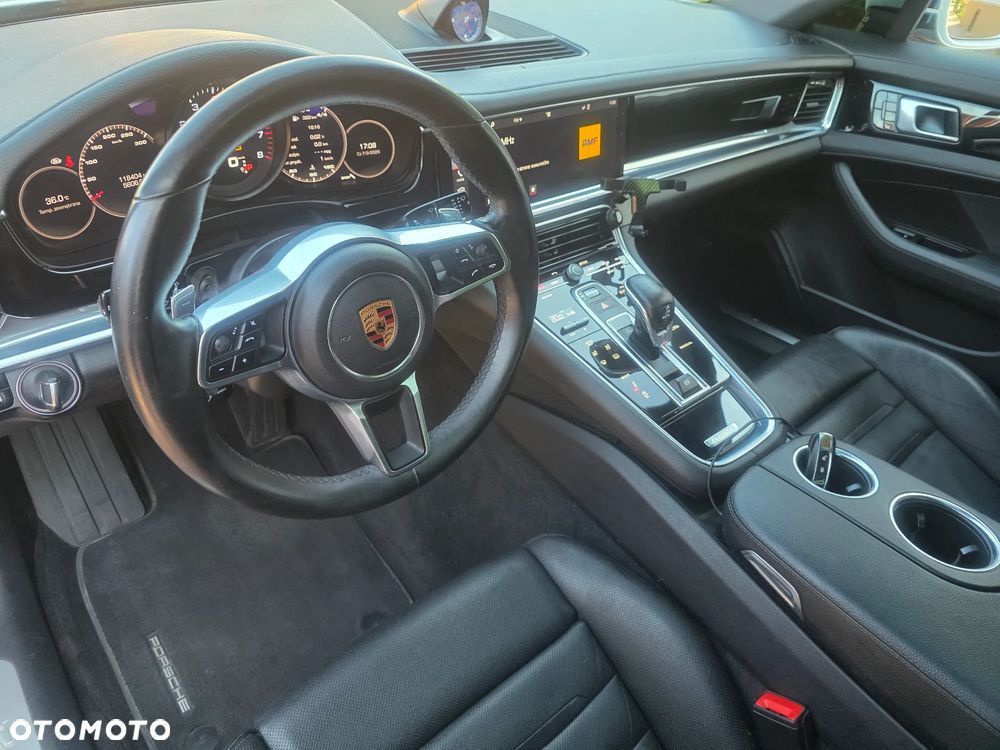 Porsche Panamera 4 Executive - 11