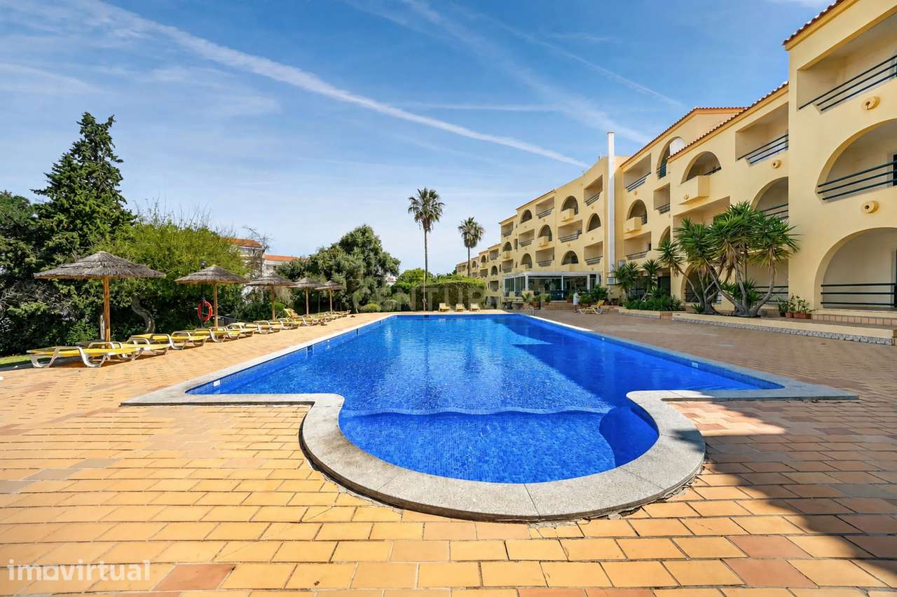 T2 com 95 m² em Albufeira, Condomínio com Piscina, Arrecadação e Estac - Grande imagem: 3/37