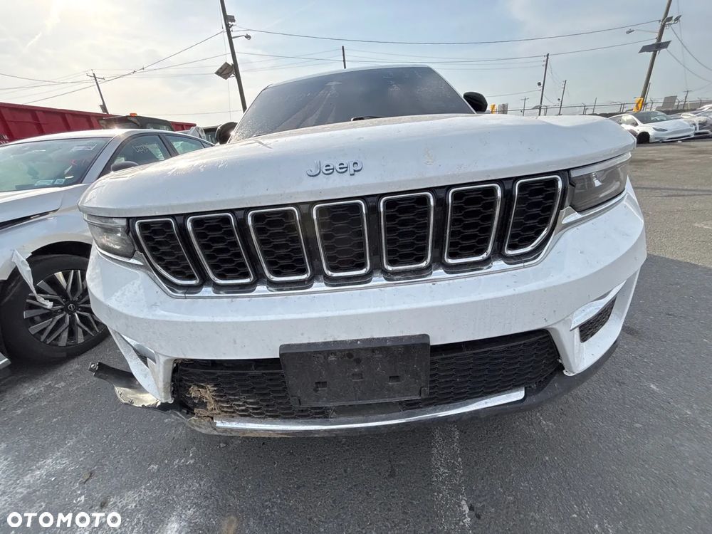 Jeep Grand Cherokee - 16