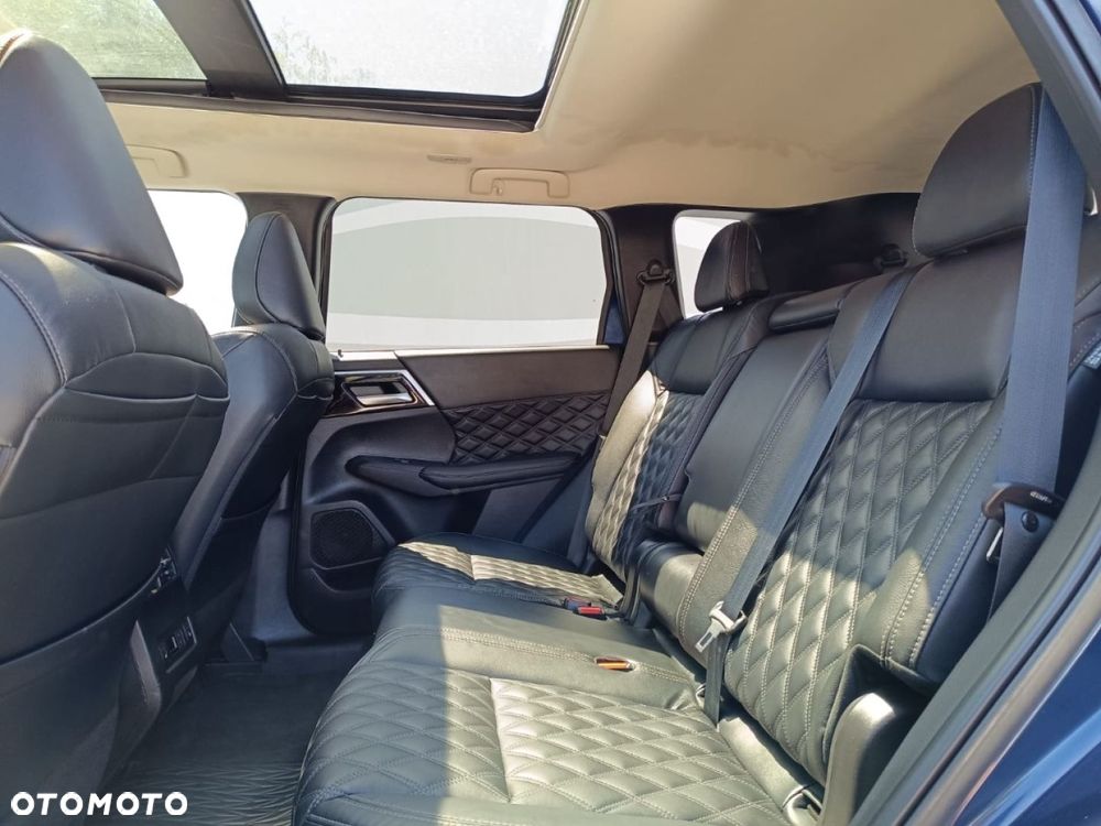 Mitsubishi Outlander - 24