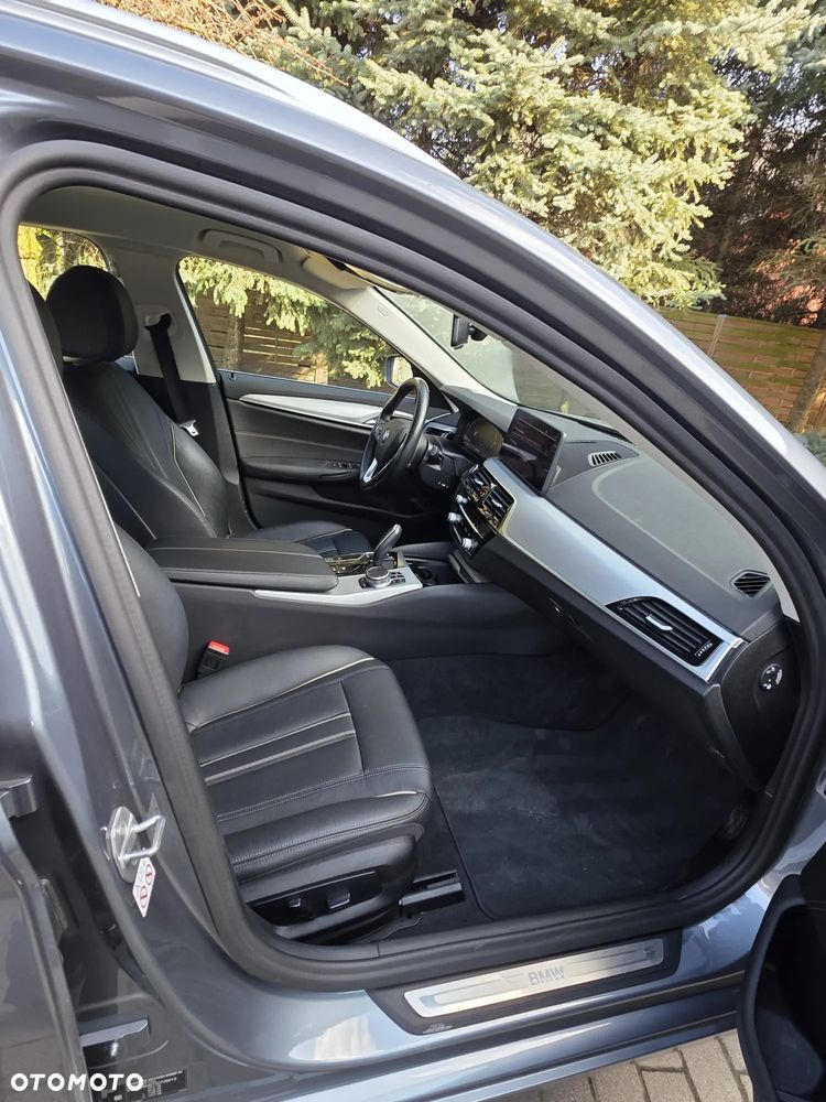 BMW Seria 5 520i Sport Line - 9