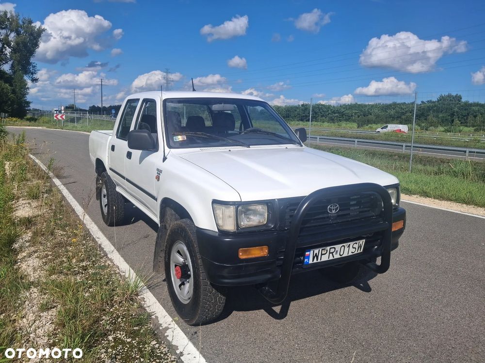 Toyota Hilux 4WD DLX - 5