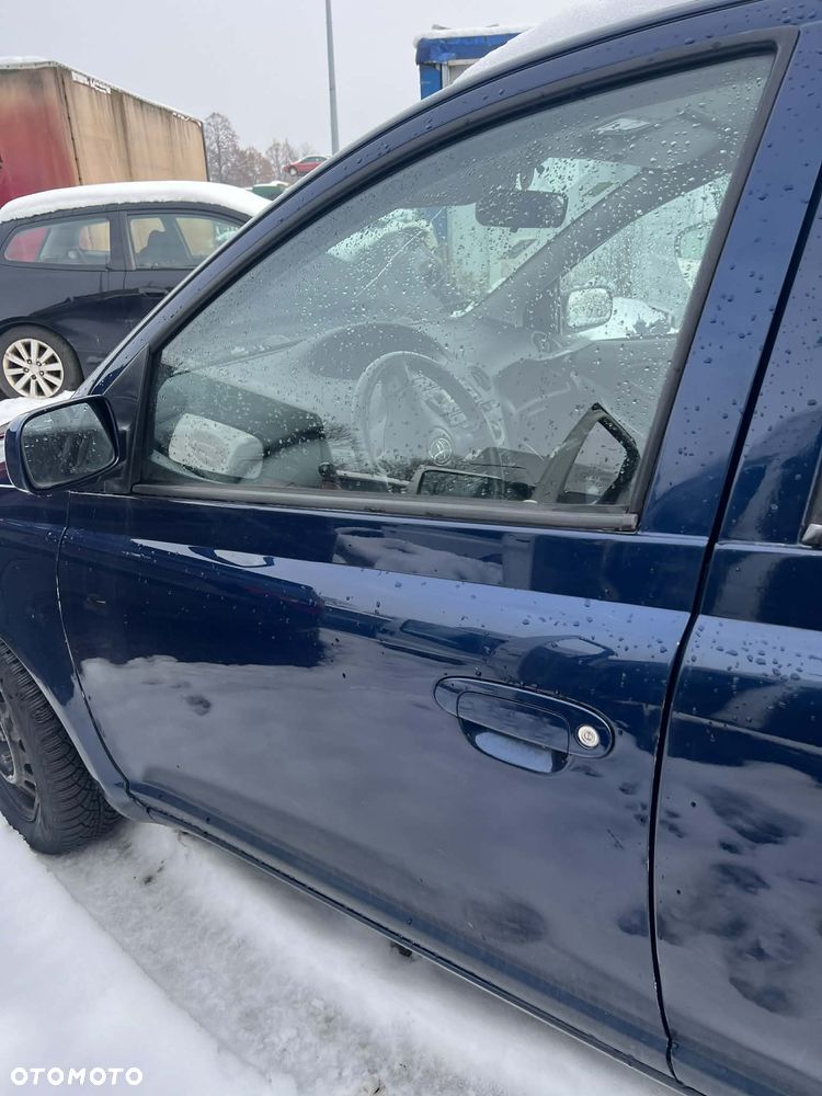 Drzwi lewe przednie, tylne lewe Toyota Yaris I 1 KOMPLETNE !! Cena za szt.