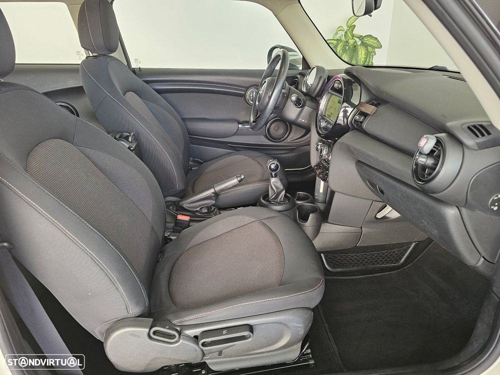 MINI 3 Portas One - 32