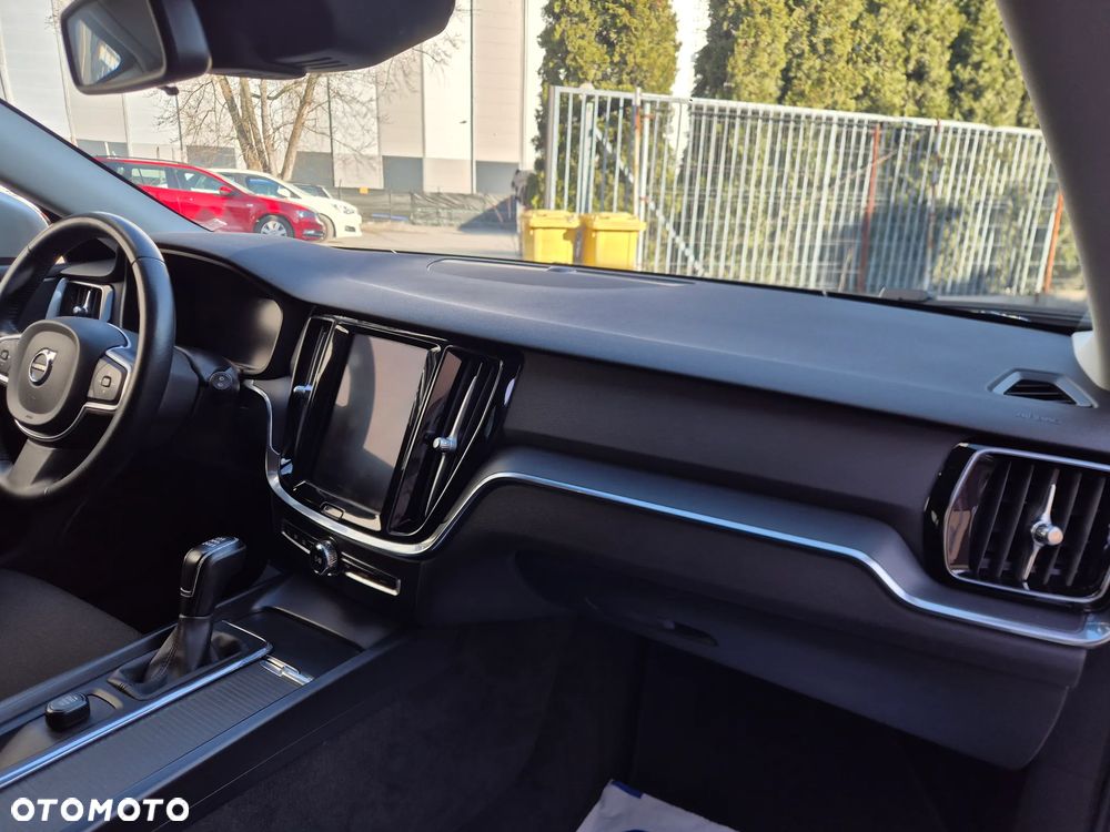 Volvo V60 D3 Momentum Core - 11