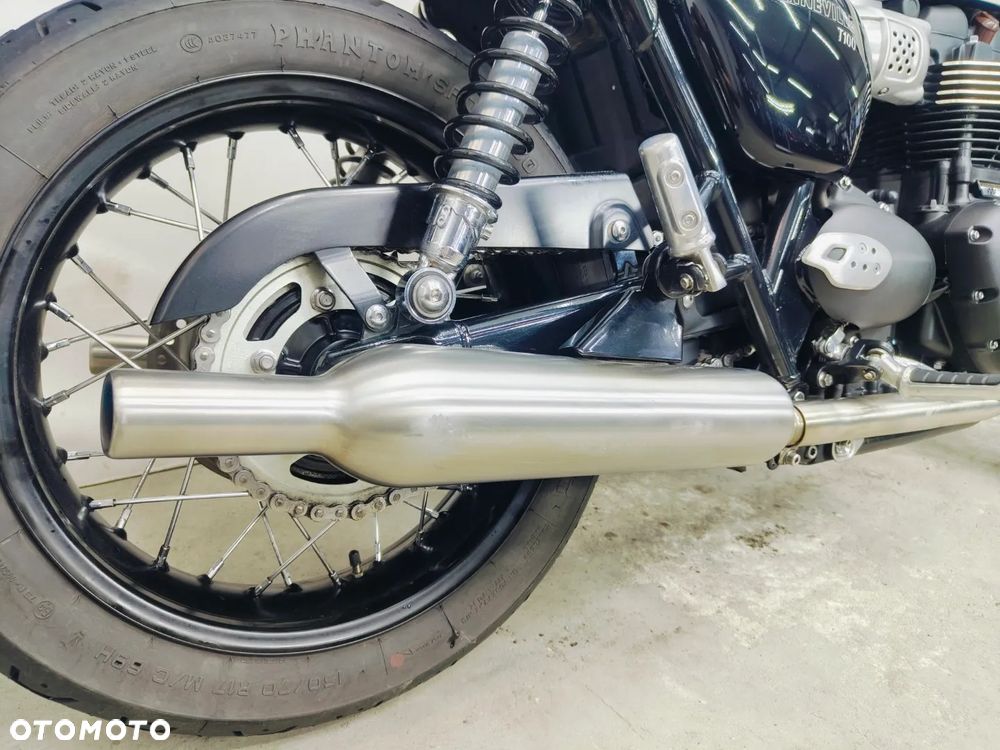 Triumph Bonneville - 9