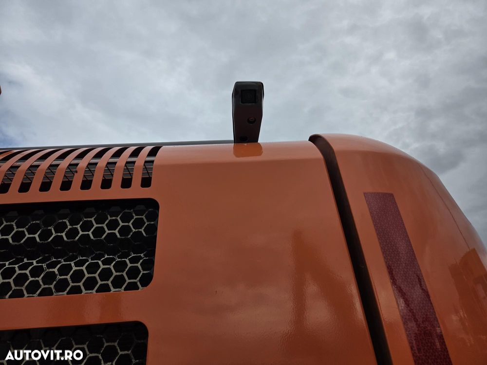 Hitachi ZX250-7, 27,6t, 2020, 6.815h, latime 2,99m, cupa NOUA 1,55mc, lant si papuci NOI, inst picon si inst rotire pe brate, camera spate, camere laterale, gresare automata, ad sapare 7m, ridica 15t, consum 13,1l/h, revizii facute, leasing 4ani-99.000 Eur+t - 21