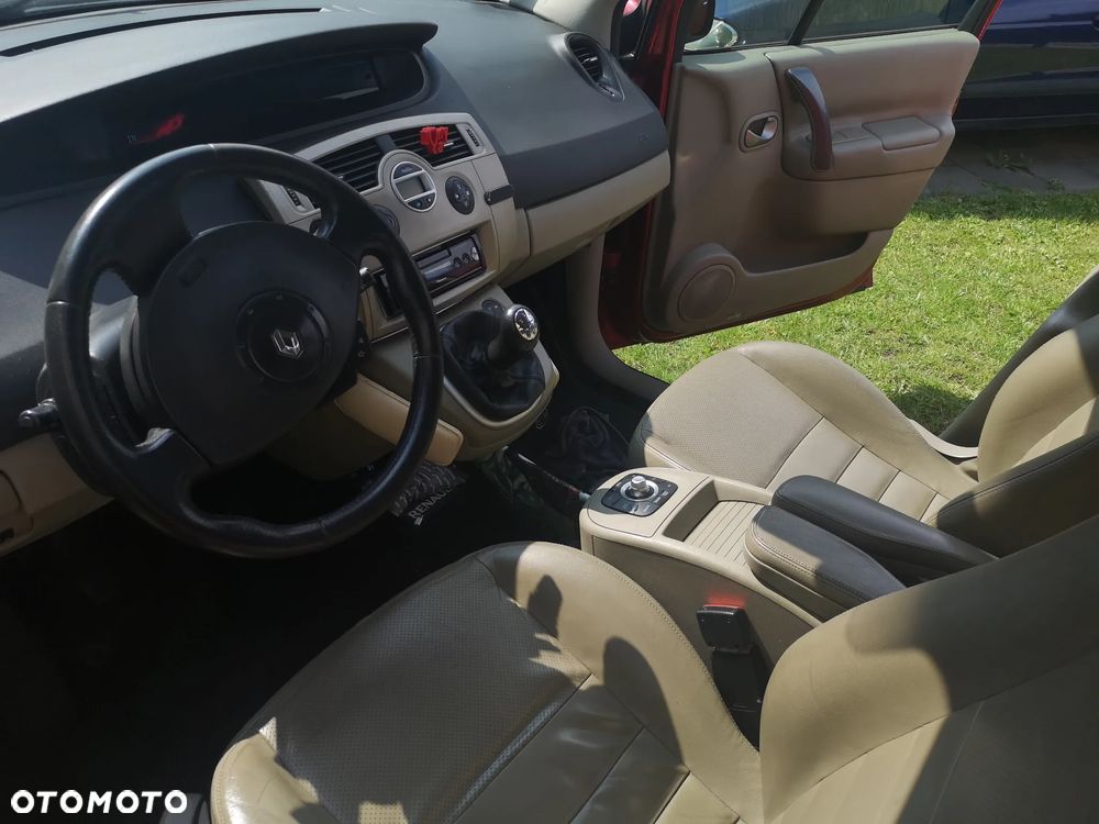 Renault Scenic 1.5 dCi Confort Privilege - 5