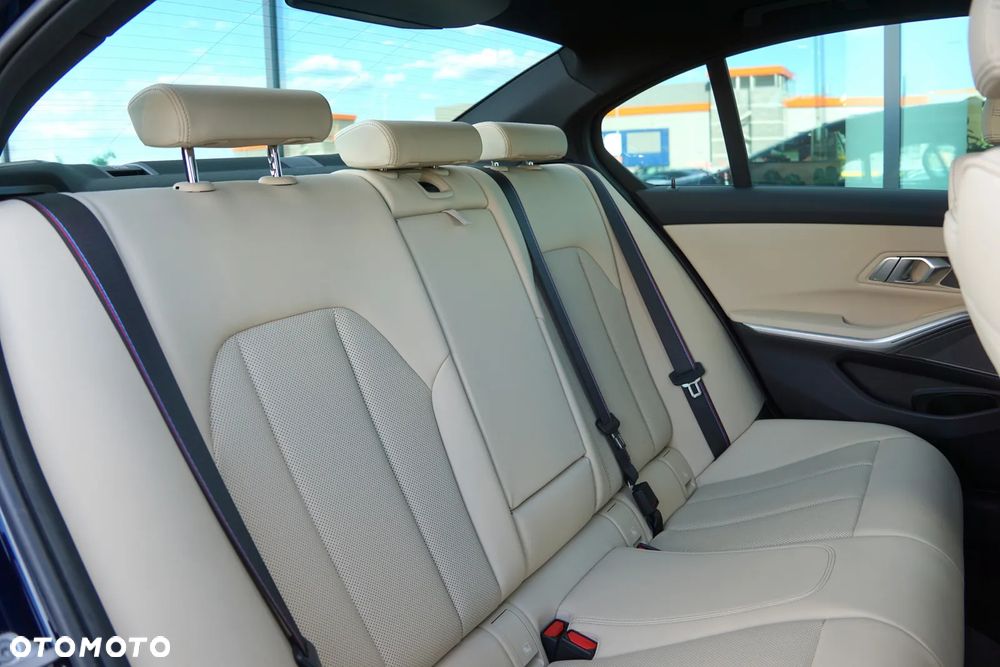 BMW Seria 3 330e PHEV M Sport - 27