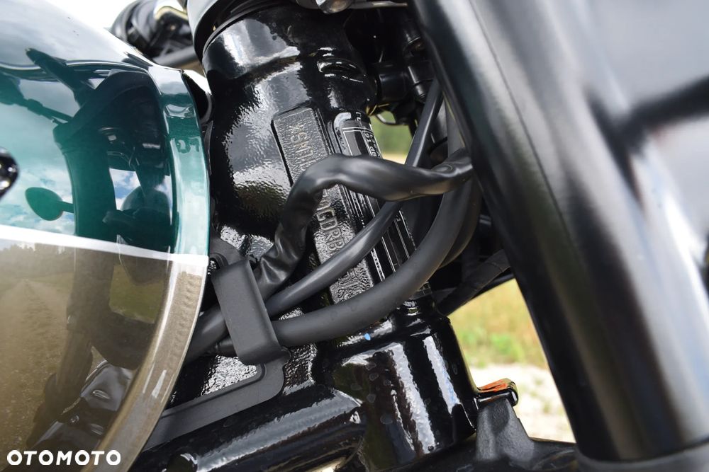 Triumph Bonneville - 21