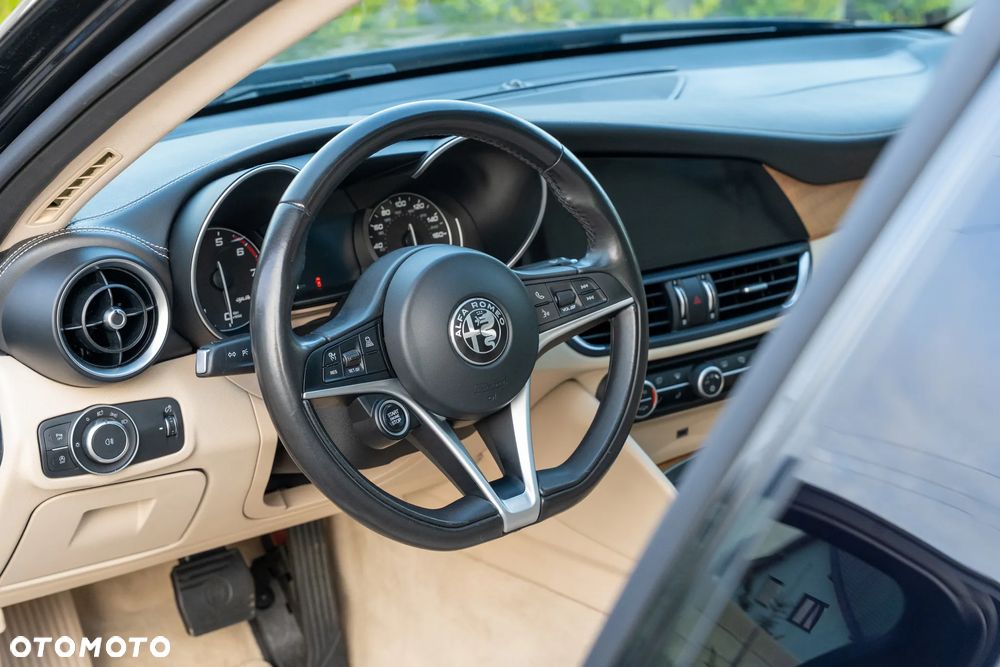 Alfa Romeo Giulia - 12