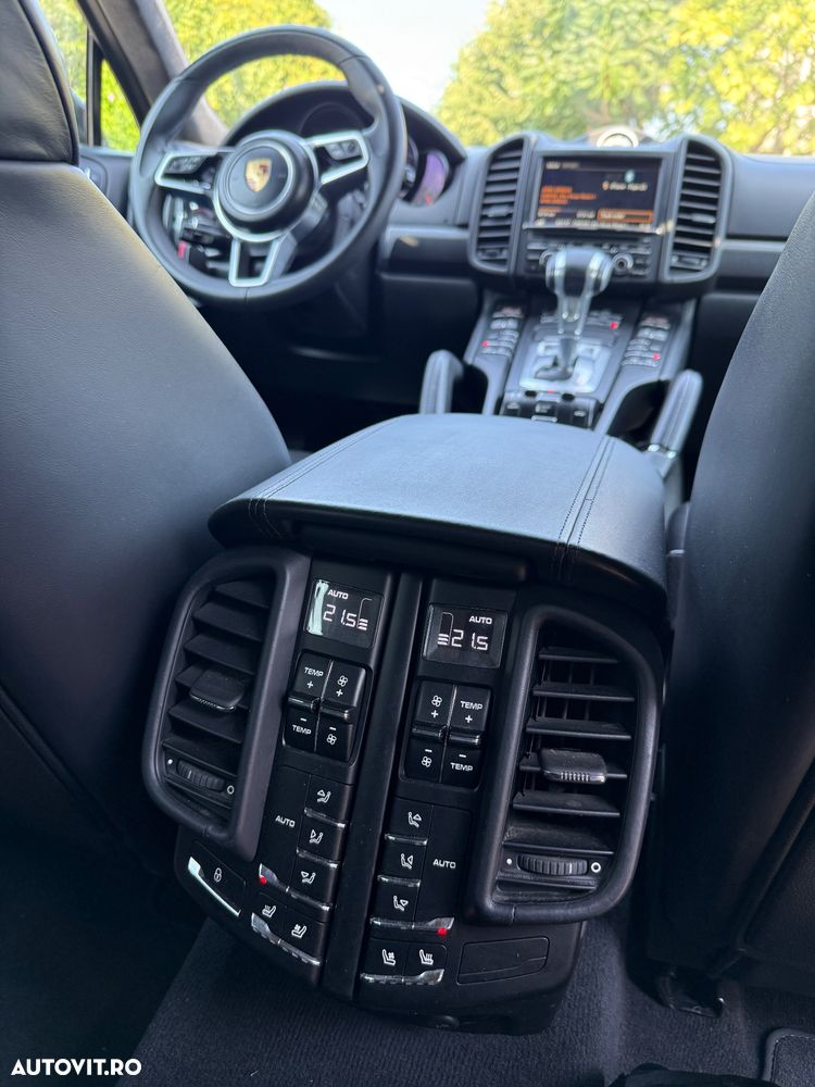 Porsche Cayenne Turbo S Tiptronic S - 17