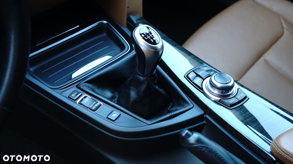 BMW Seria 3 318d Luxury Line - 24