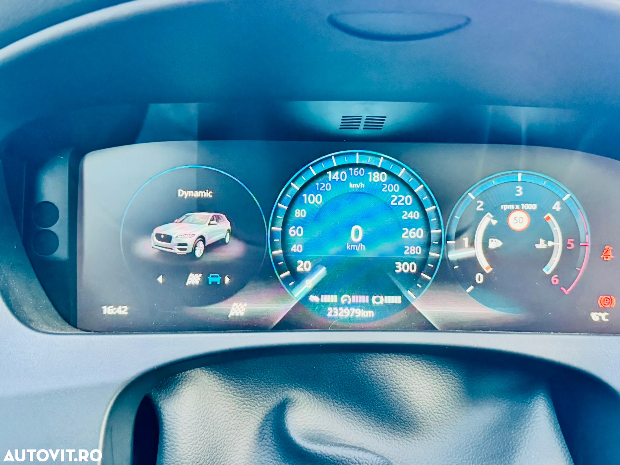 Jaguar F-Pace 20d AWD R-Sport - 13