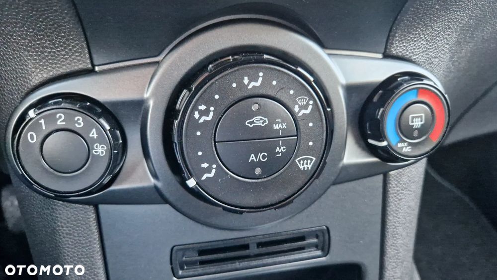 Ford Fiesta 1.0 EcoBoost Titanium - 10