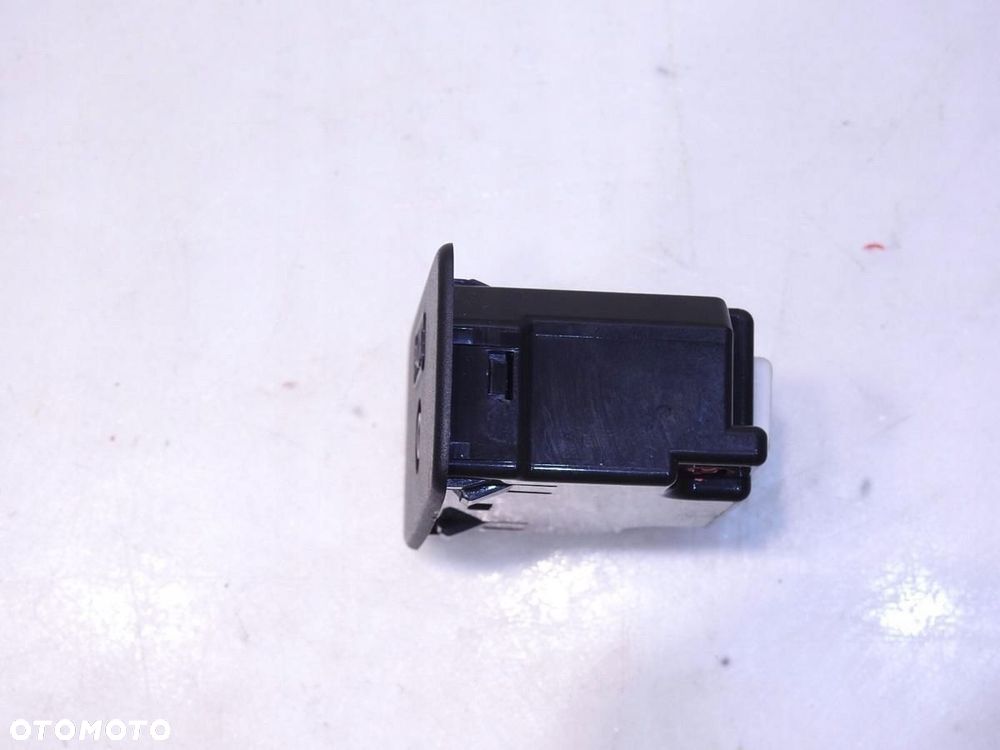 GNIAZDO AUX SUBARU FORESTER III - 3