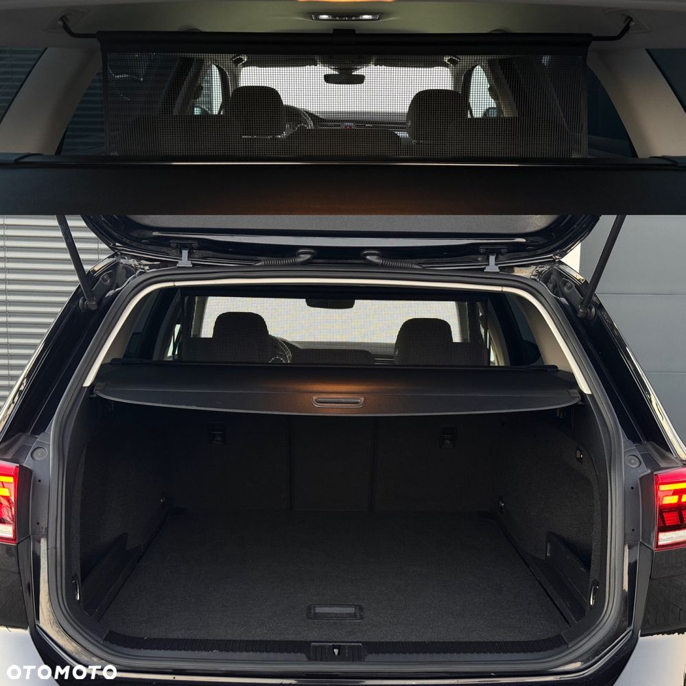 Volkswagen Passat 2.0 TDI SCR DSG Conceptline - 38