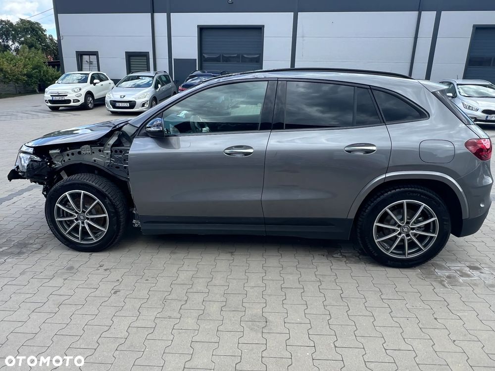 Mercedes-Benz GLA - 8