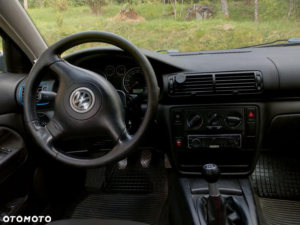 Volkswagen Passat 1.9 TDI Basis - 10